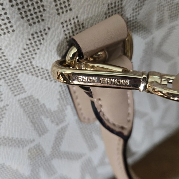 Michael Kors Satchel Handbag Cream Color Crossbody strap included - Picture 16 of 16